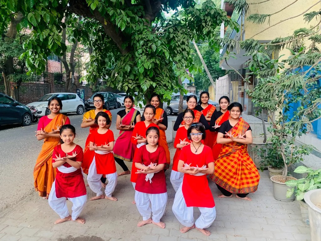 Kirti Natya Niketan students and teachers — outdoor group
